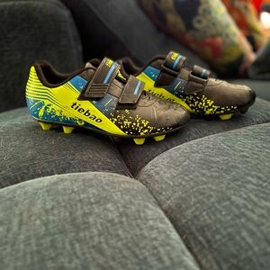 13.5 size-young boys cleats